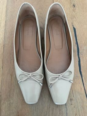 Women’s Cream Leather square-Toe Ballet Flats, Size EU 40